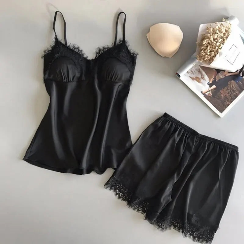 Adele lingerie