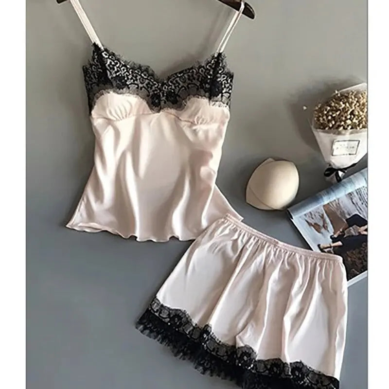 Adele lingerie